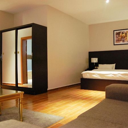 R & K Guest Palace Hotel Kano Ngoại thất bức ảnh