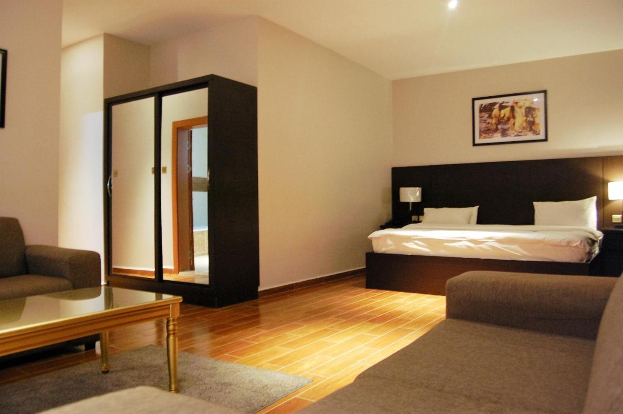 R & K Guest Palace Hotel Kano Ngoại thất bức ảnh