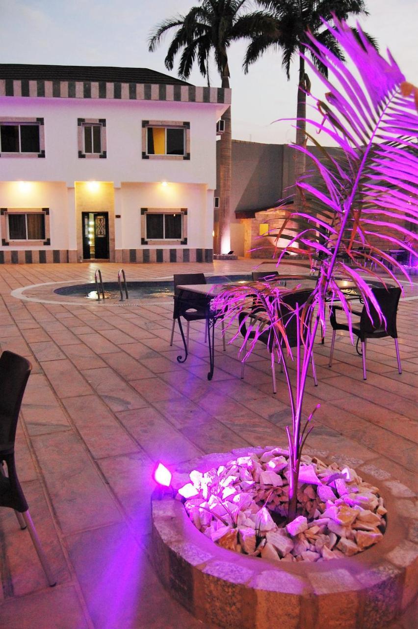 R & K Guest Palace Hotel Kano Ngoại thất bức ảnh