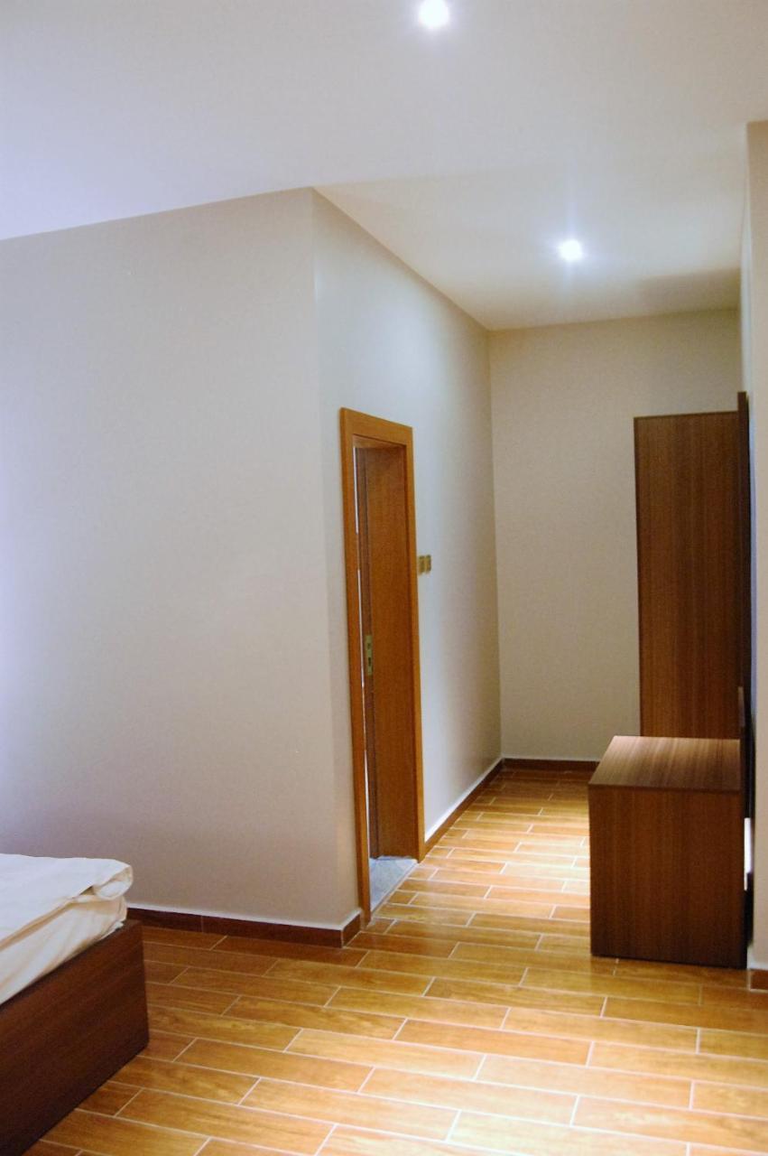 R & K Guest Palace Hotel Kano Ngoại thất bức ảnh