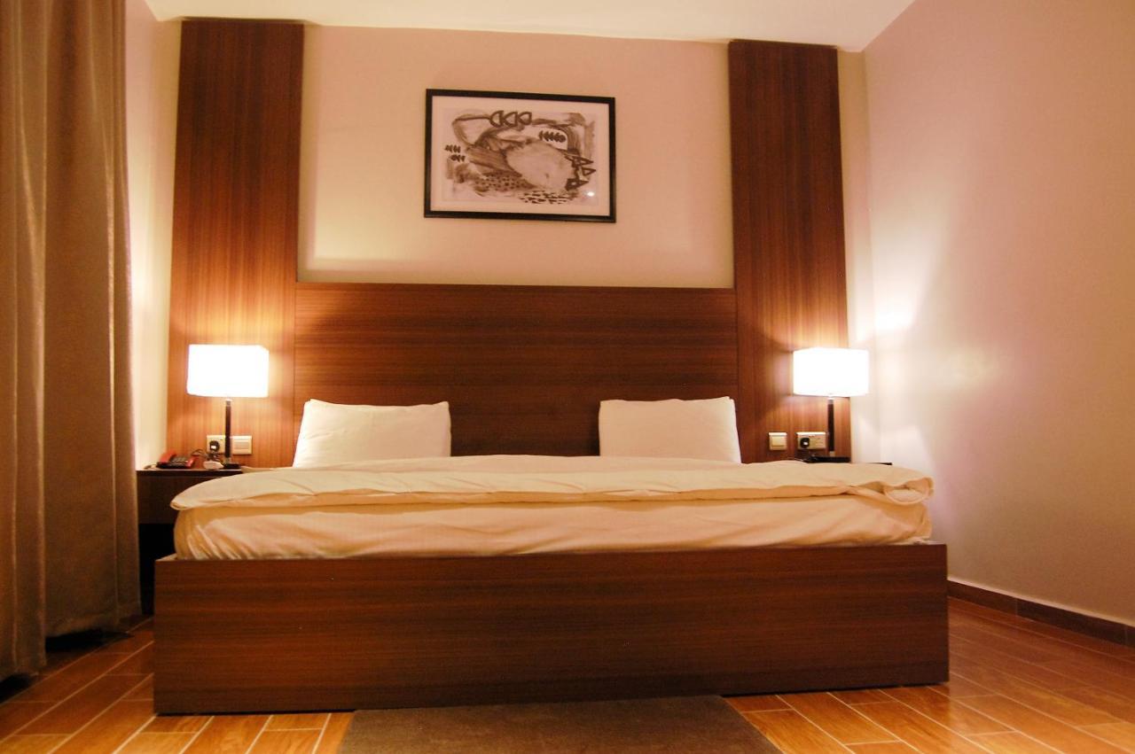 R & K Guest Palace Hotel Kano Ngoại thất bức ảnh