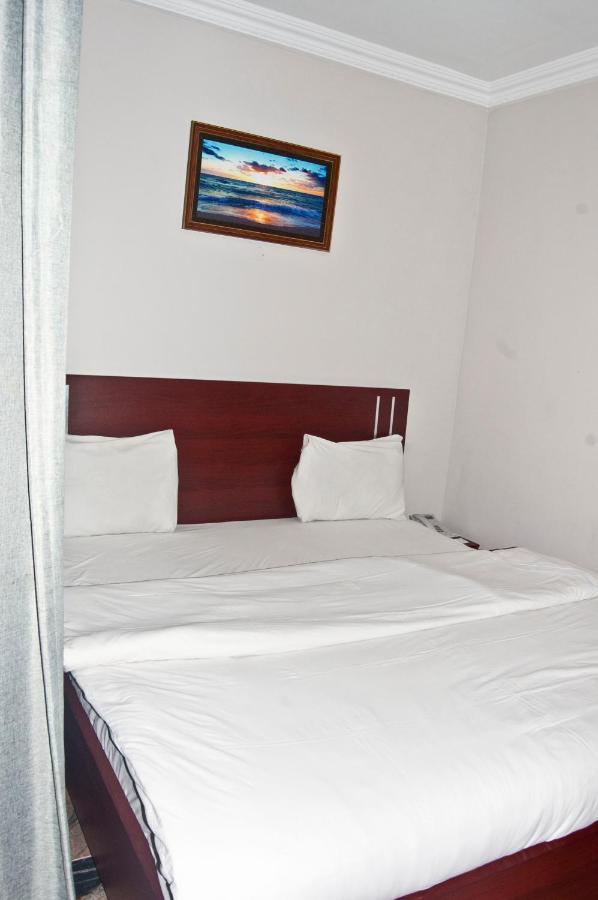 R & K Guest Palace Hotel Kano Ngoại thất bức ảnh