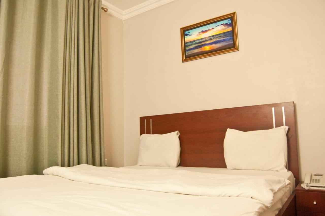 R & K Guest Palace Hotel Kano Ngoại thất bức ảnh
