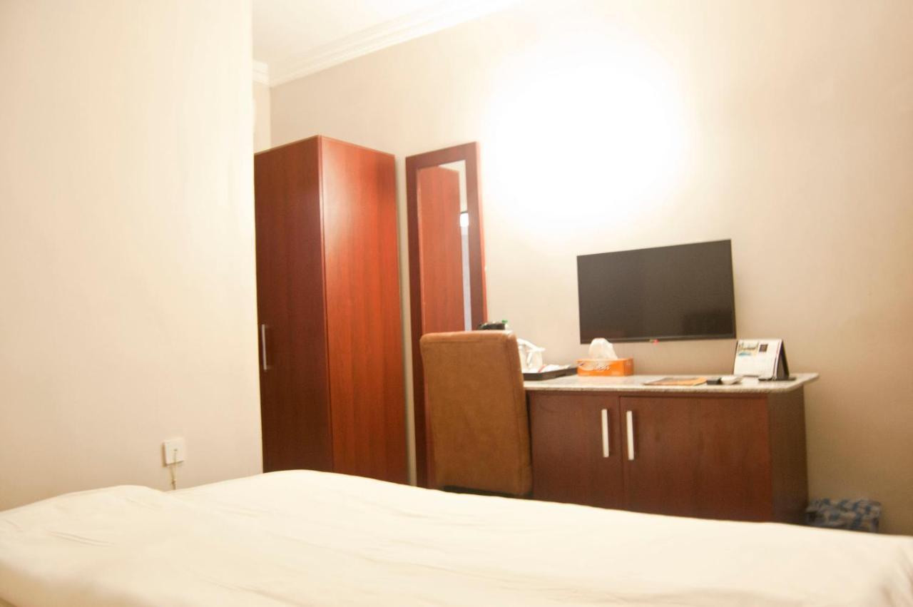 R & K Guest Palace Hotel Kano Ngoại thất bức ảnh