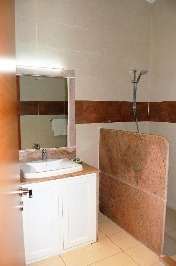 R & K Guest Palace Hotel Kano Ngoại thất bức ảnh