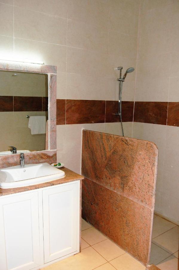 R & K Guest Palace Hotel Kano Ngoại thất bức ảnh